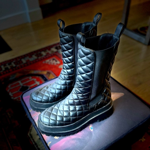Public Desire women’s black quilted chunky Chelsea platform boots size 37 - Picture 1 of 5